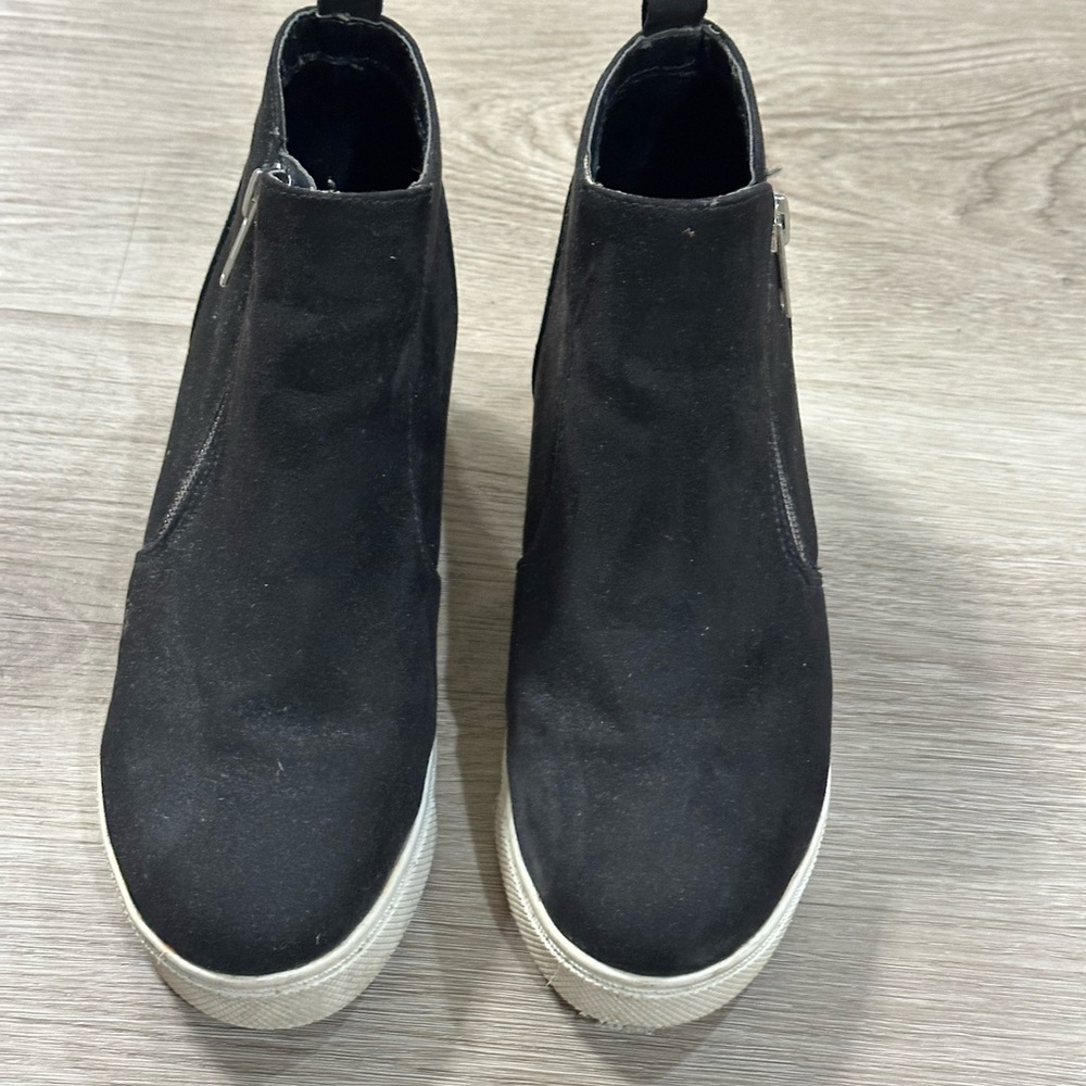 Steve MaddenTaylor Black Suede Bootie Sneaker Side Zippers Size 4